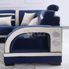 Sofá de sala de estar grande y elegante de color azul claro