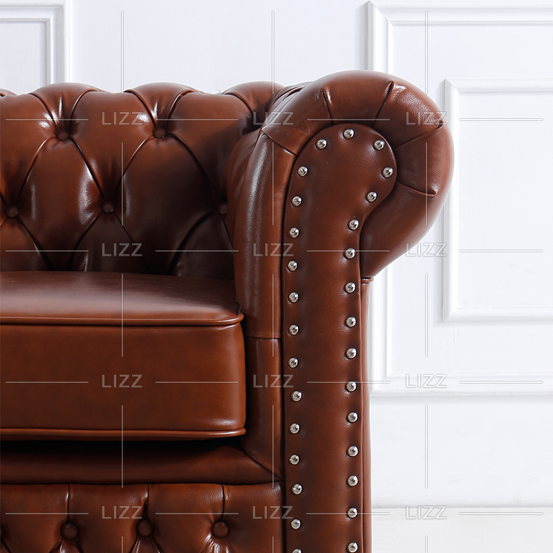 Sofá tradicional de sala de estar marrón oscuro